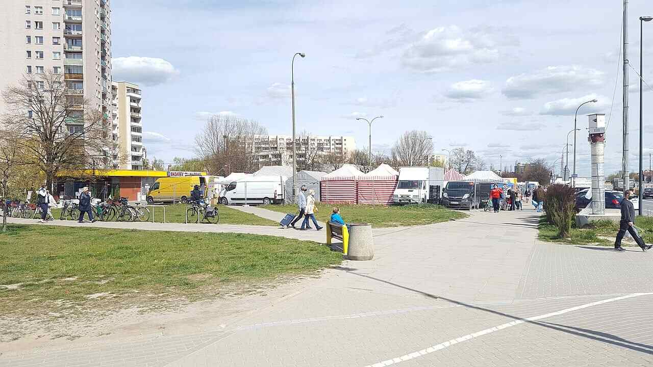 Bazarek na Dołku nadal cieszy się ogromnym zainteresowaniem - również wśród młodszych mieszkańców stolicy.