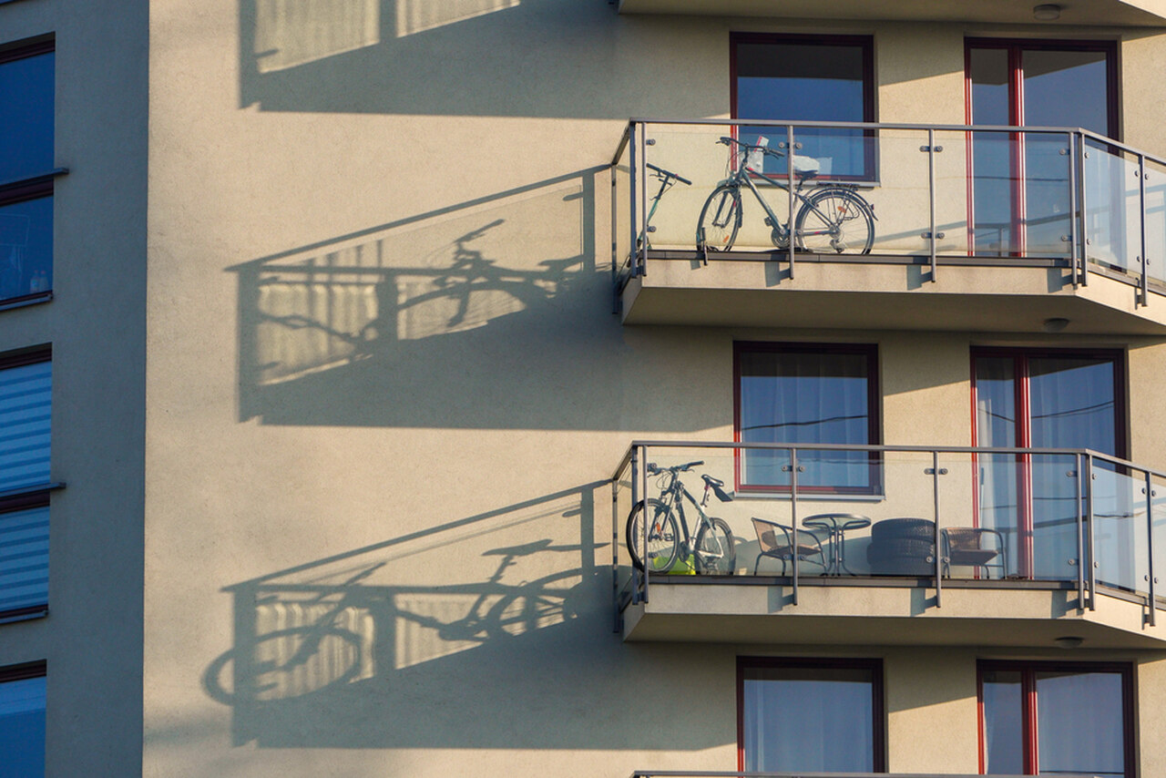 rower na balkonie