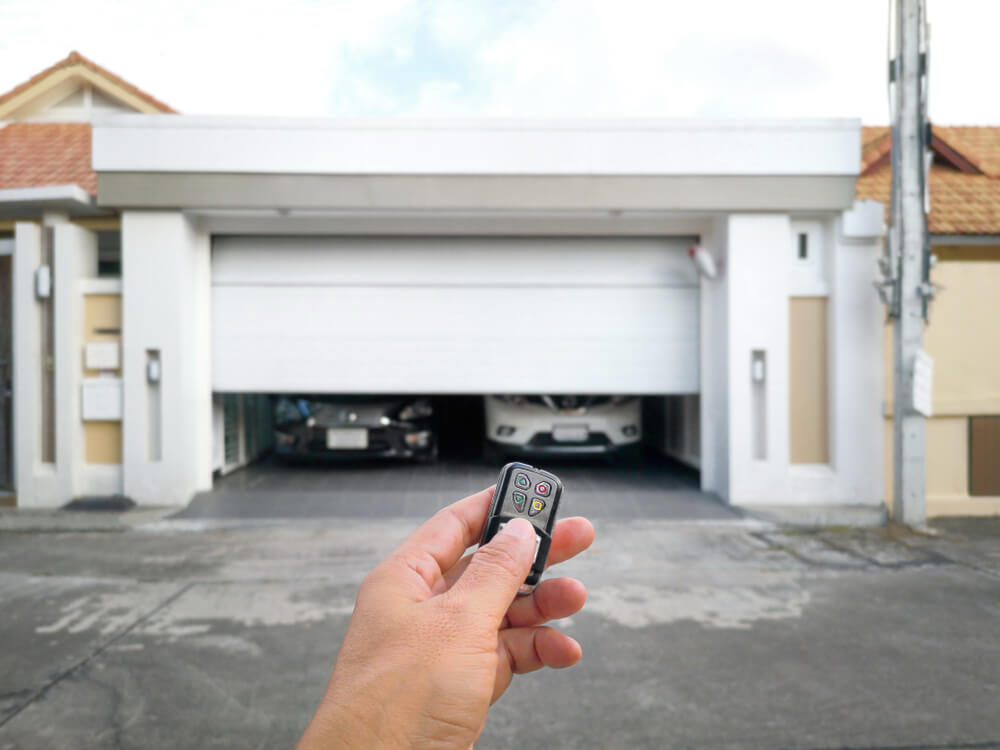 Automatyczny napęd do bramy garażowej można zamontować samodzielnie.