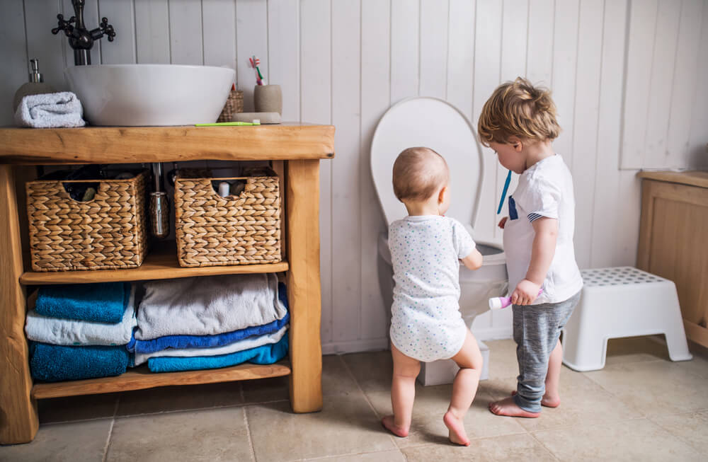 Aby zabezpieczyć mieszkanie przed dzieckiem, zwróć uwagę m.in. na łazienkę.