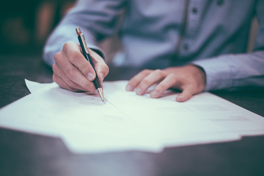 podpisywanie umowy u notariusza